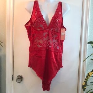 NWT Soft Floral Lace Teddy with Satin Body Size 2X